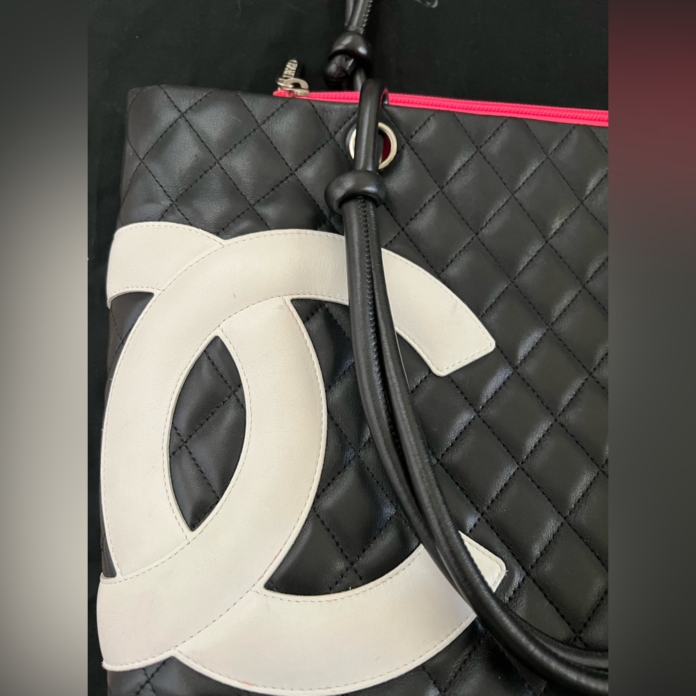 CHANEL Rue Cambon Black White Lambskin CC Tote Bag Pink Lined Vintage Purse EUC - Picture 7 of 15